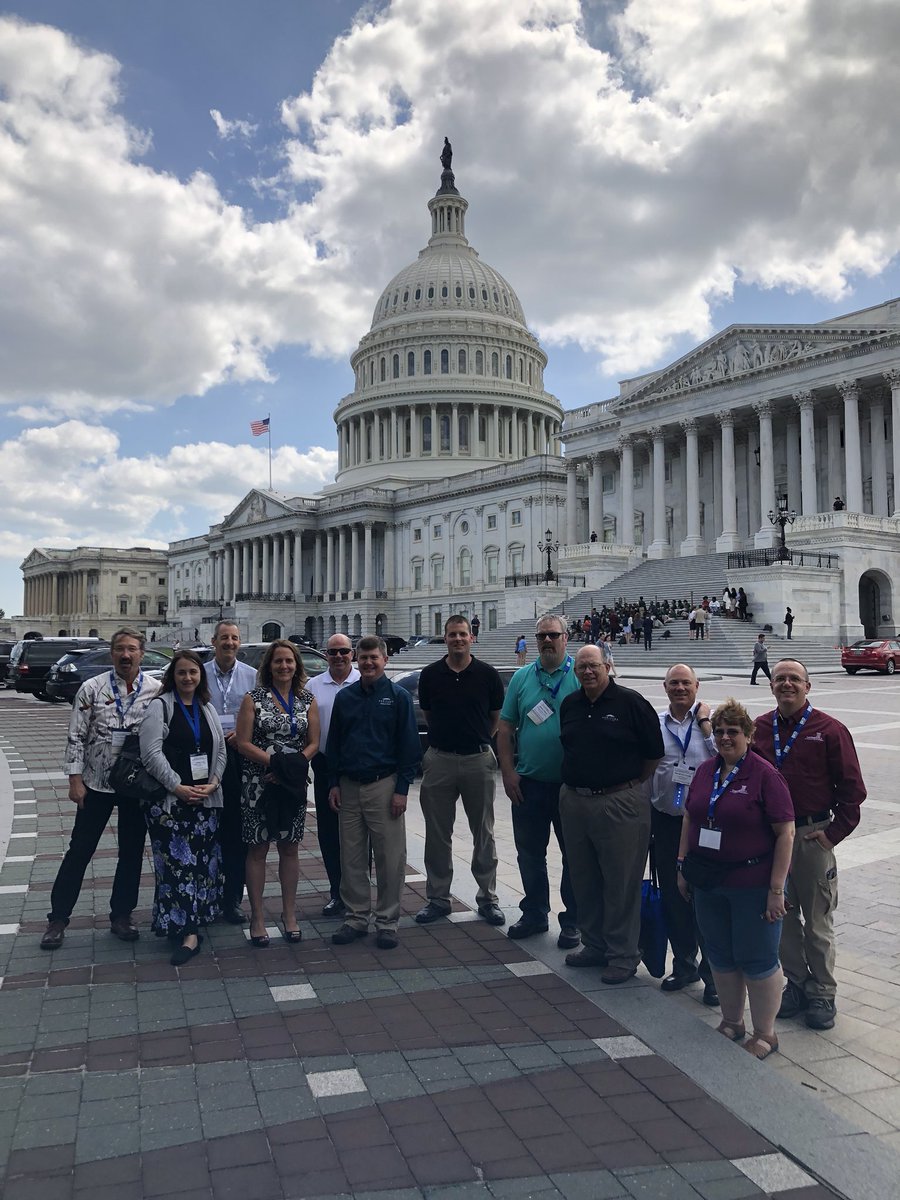 cindyt899's tweet photo. Gardener’s Supply hiking the hill at #ESOPDC! @EsopNe @Gardenerssupply https://t.co/StthH0dtWO