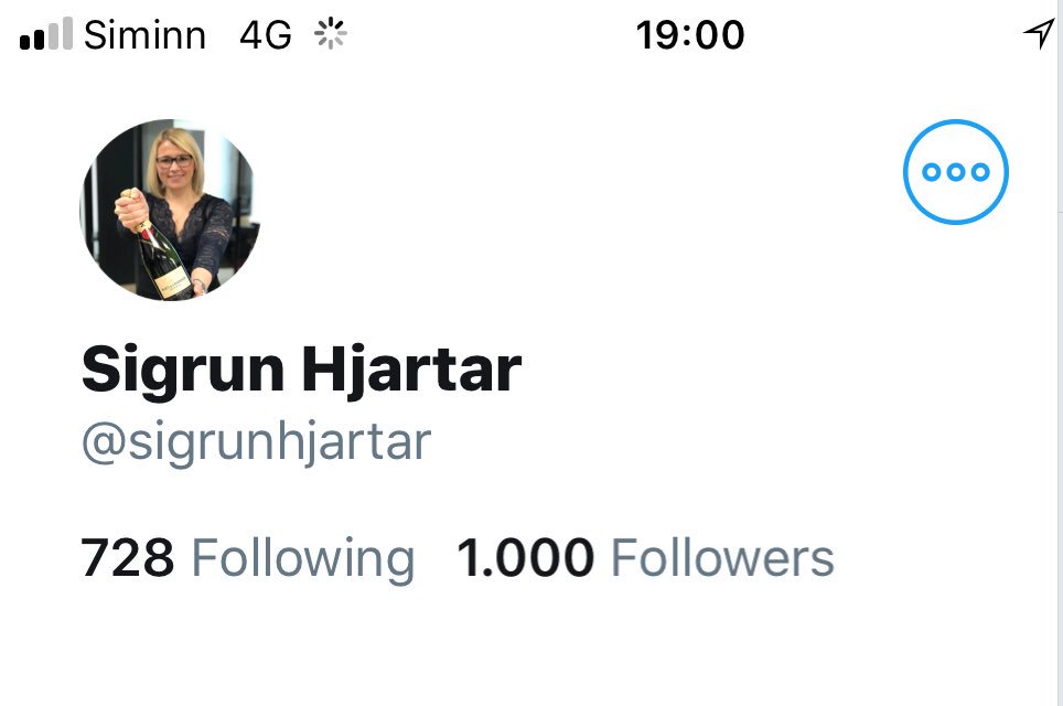 Hananú náði ég 1.000 fylgjendum. 
Kjörin tímamót til að segja þetta gott. 
Mestmegnis búið að vera gaman. Sum ykkar snertuð hjartastrengina meir’en aðrir (þið vitið hver þið eruð 💜) 

Þakka þeim er hlýddu og hafið það sem best.