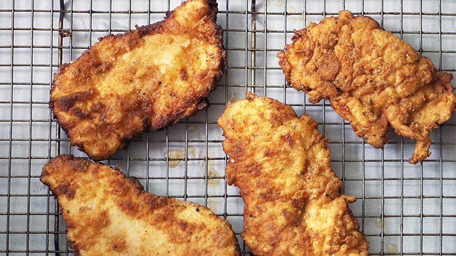 #FriedChickenWednesday is here! Hump Day Treat! Serving up the freshest Baffoni Farm fried chicken, delicious mac &amp; cheese, bacon-braised greens, and buttermilk biscuits with a honey drizzle. Yes please! #FCW #XoCafé #Pvd