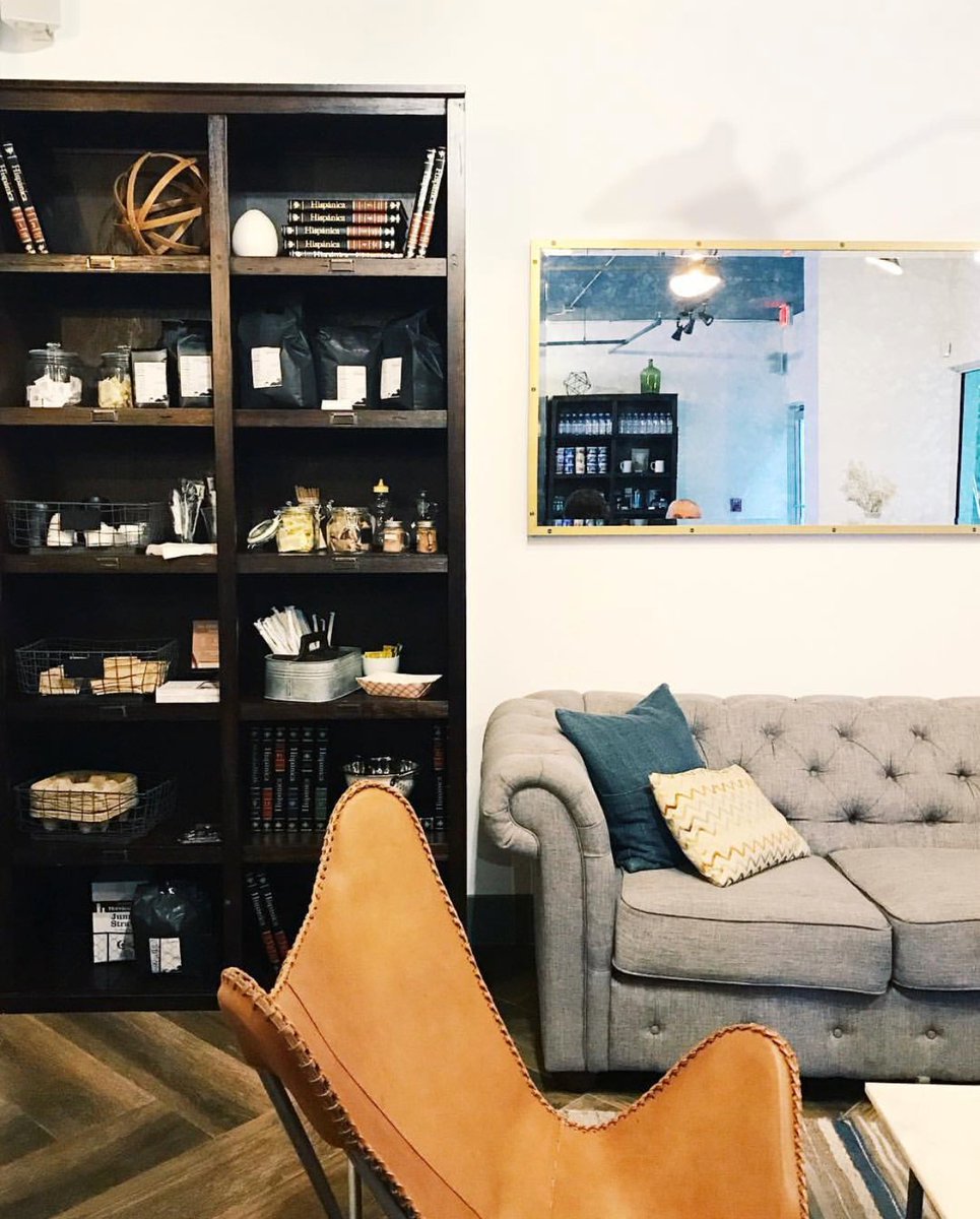 If you #TravelForWork, odds are that you've cooked up a solid #BusinessTravel routine that meets your needs. We want to hear how you maintain your priorities while on-the-go! Share away then subscribe to learn #TravelTips from other frequent flyers: bit.ly/2J7Pg10. 🛫