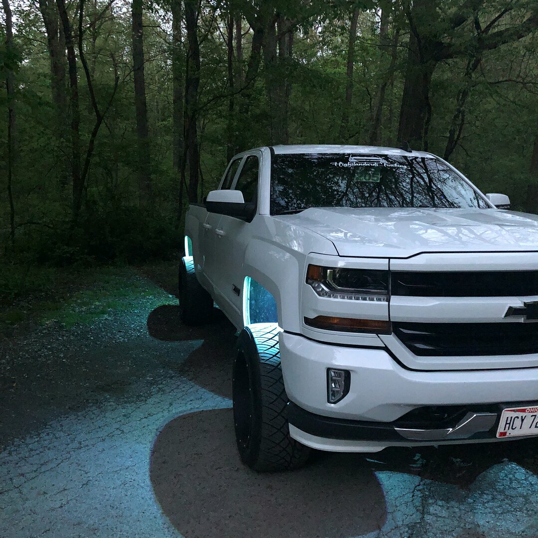OPT7Lighting's tweet photo. If you got a lift on your truck, we got you covered when it comes to Quantum Rock Lights. 10 foot wires x2 are available
https://t.co/9yZuh6a1lT
Shout out to @Cocaine_z71 for the application shots. #OPT7 #AURALED #TEAMOPT7 https://t.co/BElGZdTg2h