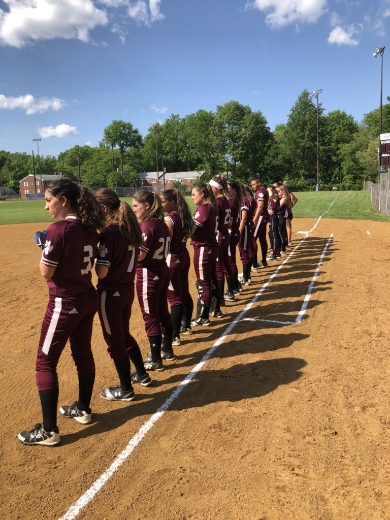 BectonSoftball's tweet photo. It’s game time! #bectonsoftball ⚾️🐾⚾️🐾 https://t.co/hukVD0TZxj