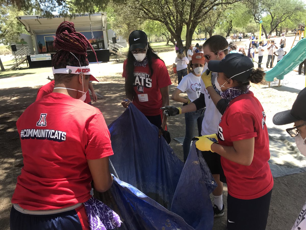 ArizonaWBB's tweet image. Before rooting on @ArizonaWGolf, we were out at Udall Park building new playground equipment! 

#CatsInTheCommunity