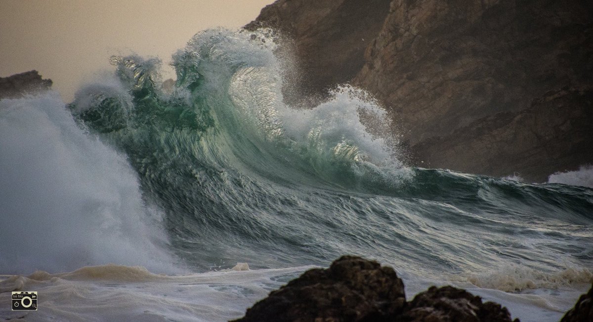 pink_hound's tweet photo. #photography #waves #mosselbay sunset split second https://t.co/sSWbAJdS7u https://t.co/BReOrn31hQ