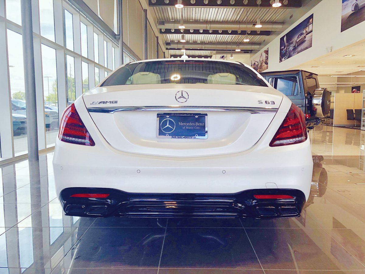 mbofmc1's tweet photo. Yes - we give you permission to drool. π€€
The 2018 #MercedesBenz S 63 AMG in matte Cashmere White AND Night Package. π #AMG #MBUSA #MBofMC #LiveTheDream https://t.co/j71ueAPdao