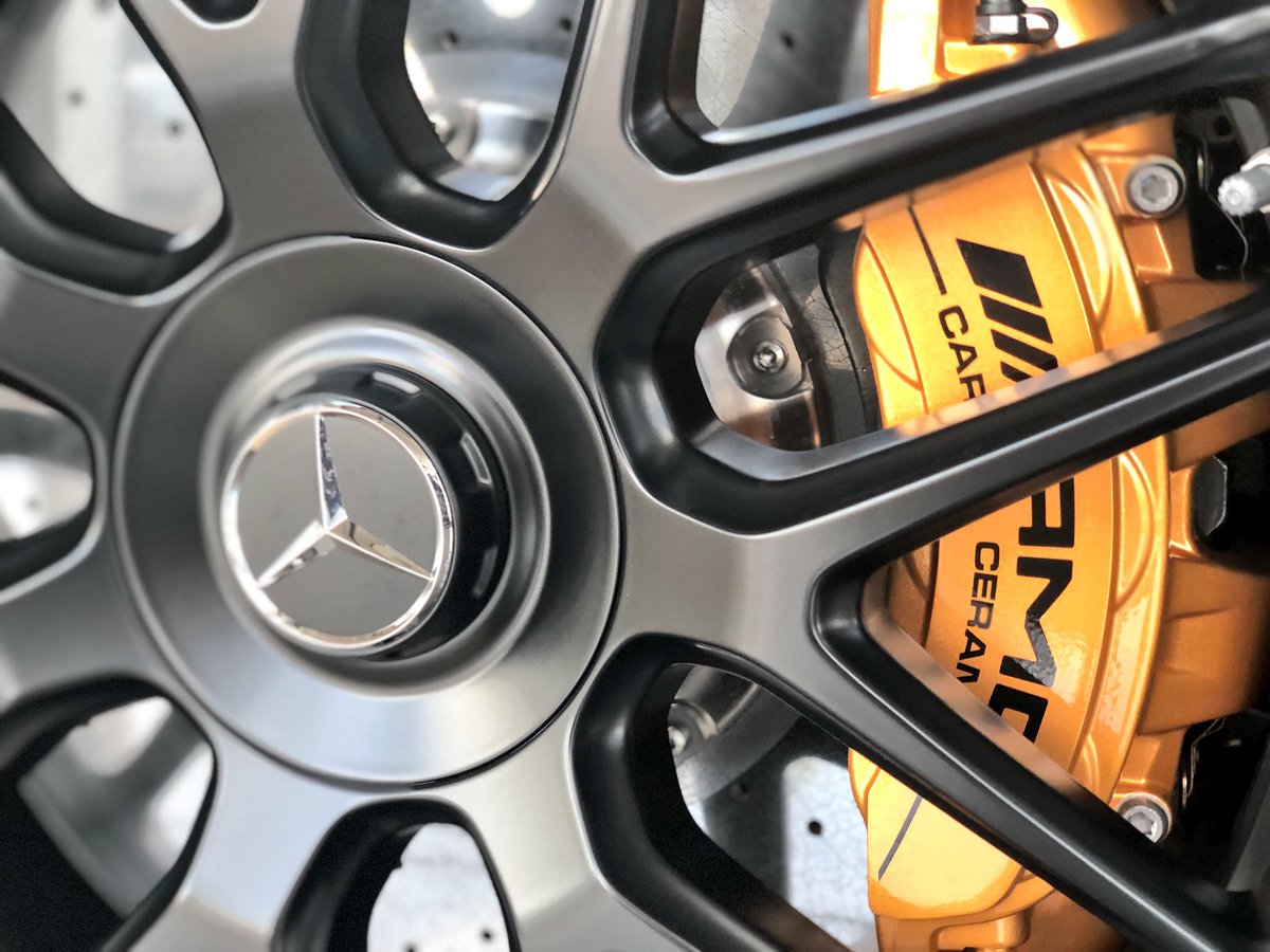 mbofmc1's tweet photo. Yes - we give you permission to drool. π€€
The 2018 #MercedesBenz S 63 AMG in matte Cashmere White AND Night Package. π #AMG #MBUSA #MBofMC #LiveTheDream https://t.co/j71ueAPdao