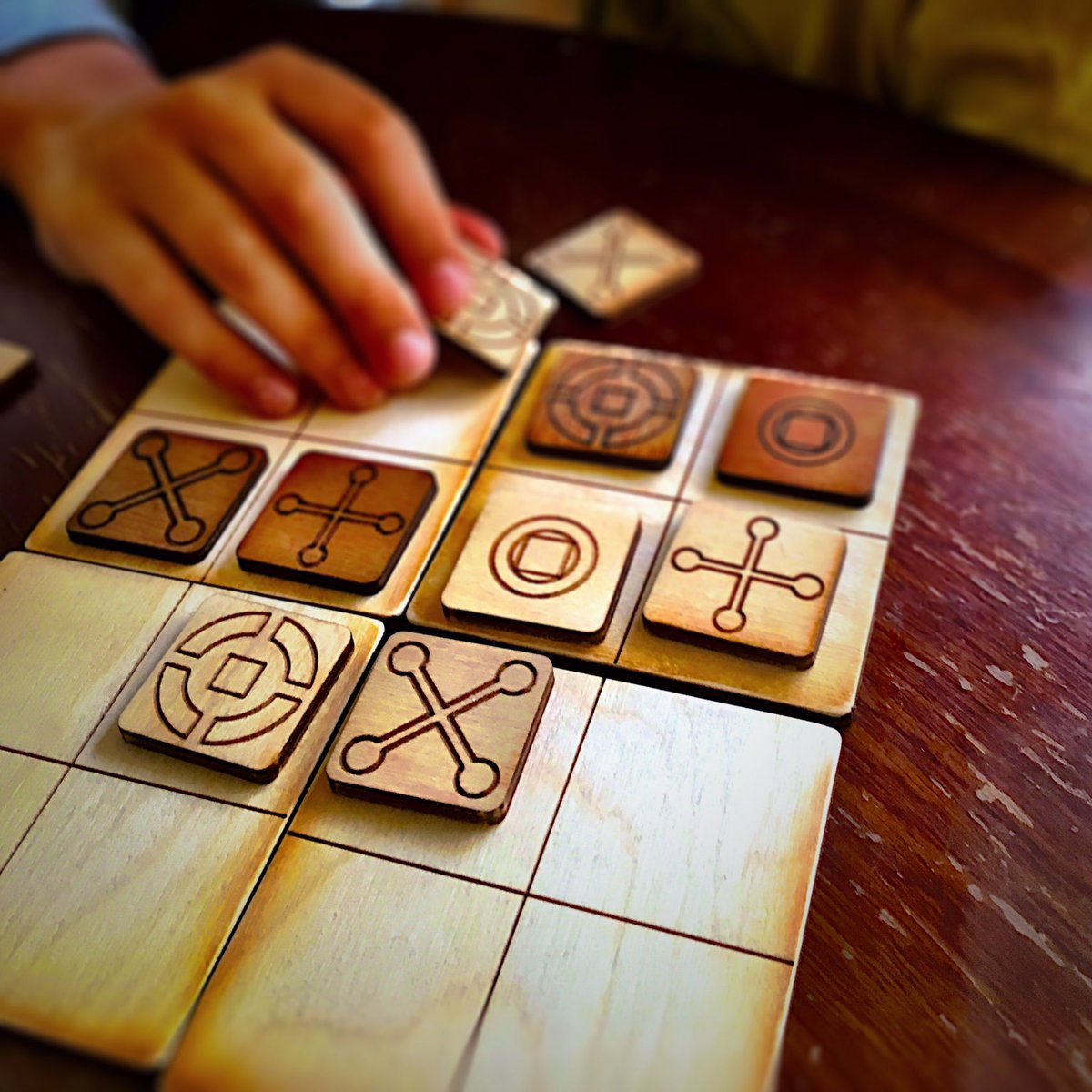 JoostDantuma's tweet photo. Lovely elegant little #Woodengame: #Mijnlieff by Andy Hopwood @HopwoodGames put together by the lovely team at @BasicallyWooden.
.
#bgpawards #abstractgame #TilePlacement #Tile #boardgames #games #tabletopgame #fun #gamenight #indiegame #PortableGame #bgg https://t.co/JfVRr9ILdb