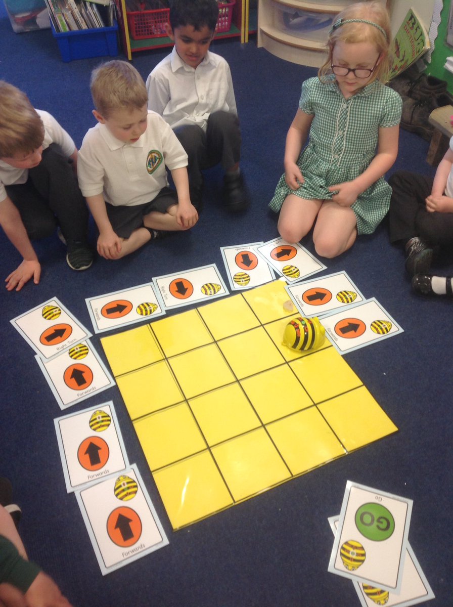 PenllergaerP's tweet photo. We've been programming bee bots! π #ppsdcf #ppsict #ppsrec https://t.co/zcTIbm7gW6
