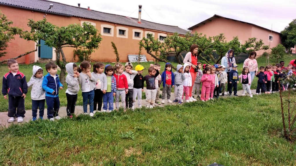 JesuitinasBu's tweet image. ¡Cómo se lo han pasado los pequeños del colegio en la excursión de fin de curso a Olmos de Atapuerca! Barro, animales y amigos. Aunque tienen sólo 3 o 4 años, seguro que no lo olvidan. #ExcursionesFindeCurso #SomosJesuitinas