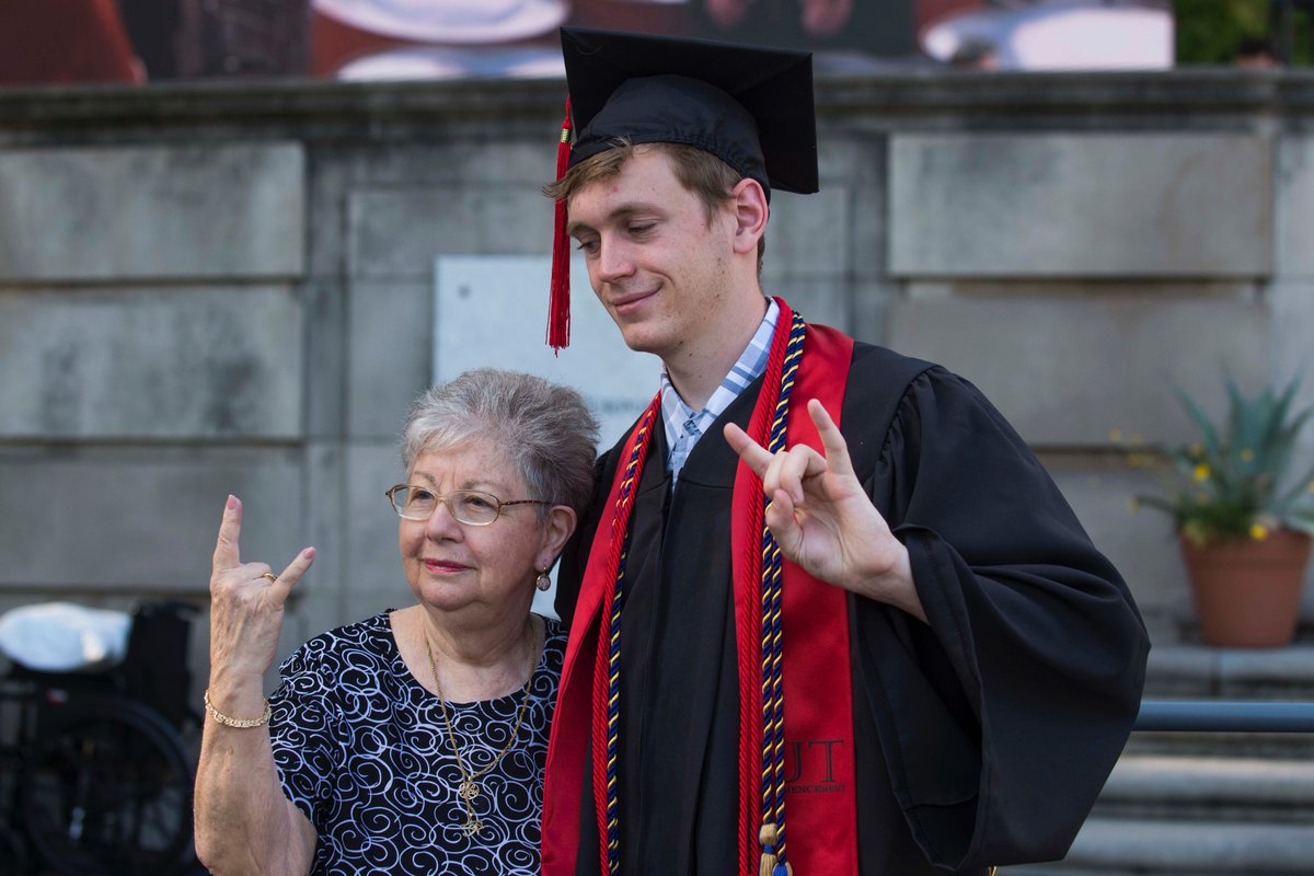 UTAustin's tweet photo. This makes us smile 🤘 https://t.co/juovBMzHe8