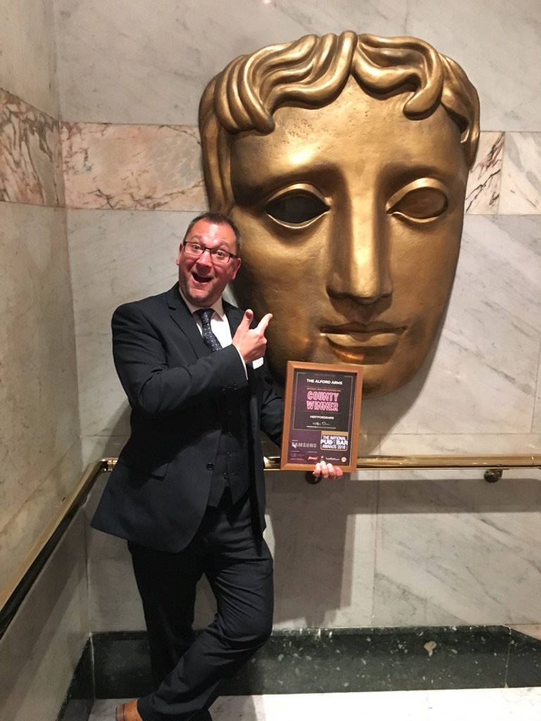 alfordarmsHP1's tweet photo. Darren very chuffed to collect the @PubandBarAwards certificate for Best Pub Hertfordshire. #bafta https://t.co/EWZz0l5bLi