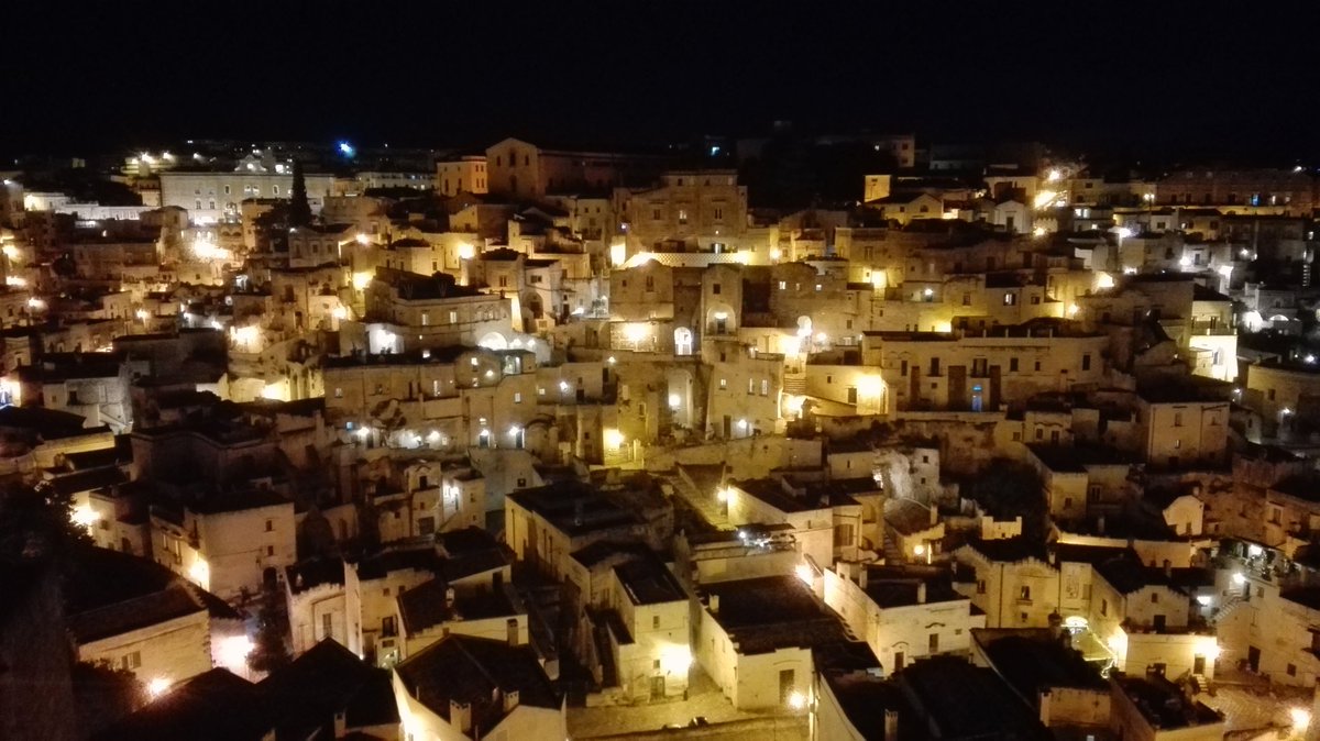 Carla_Ardis's tweet photo. Difficile riassumere questa prima giornata di @YOCOCU 2018. Tanti contributi e altrettante riflessioni. Sempre circondati da una magnifica città, dove ogni #pietra racconta una storia, e dove ogni angolo svela meraviglie e affascinanti panorami.
#VEiLinTransfer #Matera2019 https://t.co/6YvpZs3mhf