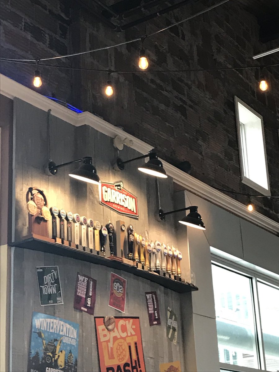 MeghanChevalier's tweet photo. Students meeting & greeting @ 📍Garrison Brewing Co #CBSstudents #CBS18 #CBSSCB18 https://t.co/EtiXUrZZ35