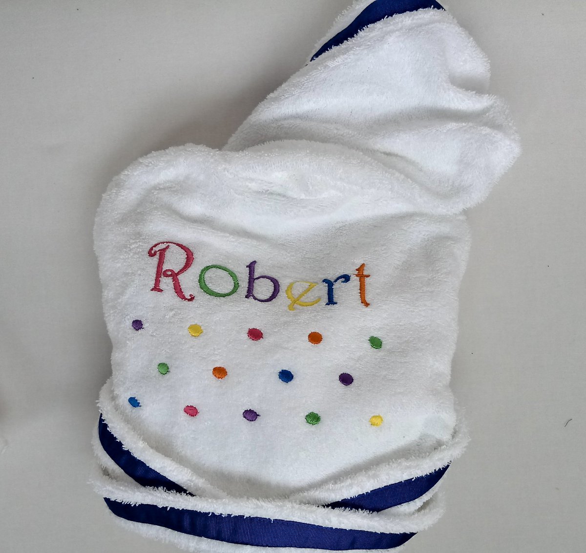 popoletbordados's tweet photo. Albornoz tutti fruti, todo un clasico de Popolet ahora en albornoz #regalosbabyshower #regaloscomunion2018 #regalos🎁 #regalosoriginales https://t.co/e9FuSJDWpz