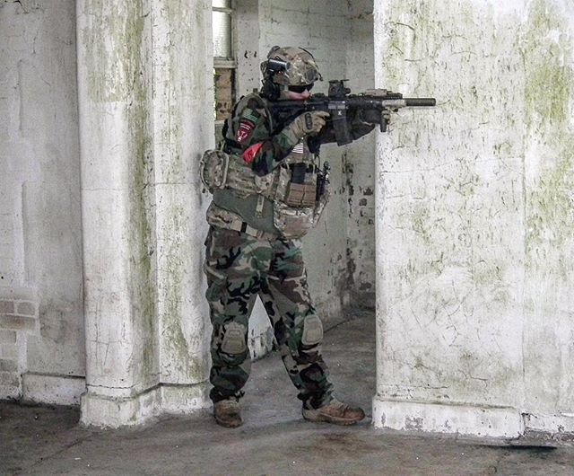 BlackEmeraldGrp's tweet photo. E04 last weekend #mk18 #blackemeraldgroup #oakleysi #knightsarmament #atpial #airsoft #truespec #woodlandcamo #opscore #eotech #surefire #cryecpc #multicam #milsim #airsoftinternational #fastmag #556 https://t.co/HAnMslNtNK https://t.co/lXECpQjoc4