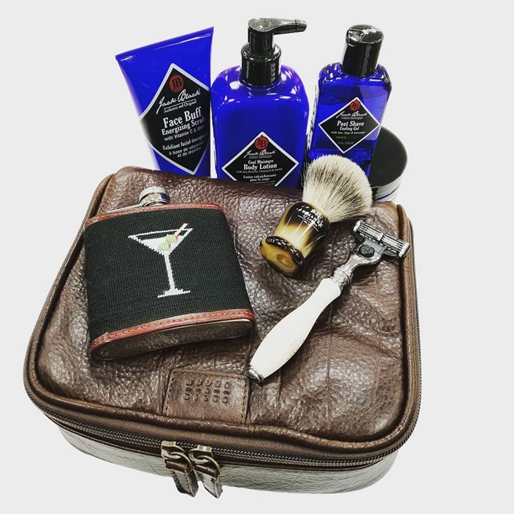 TLRclothiers's tweet photo. Great Gifts for Grooms, Grads or Dads! // @getjackblack Skincare Products // St James of London Shaving // @smathersandbranson Flasks, Keyfobs, Belts, Wallets and More // Come See Us/We Are Here To Help! // #TLRclothiers #TLRmgm #TLRspring18 #menswear #ShopLocal https://t.co/wPbhptgOO2