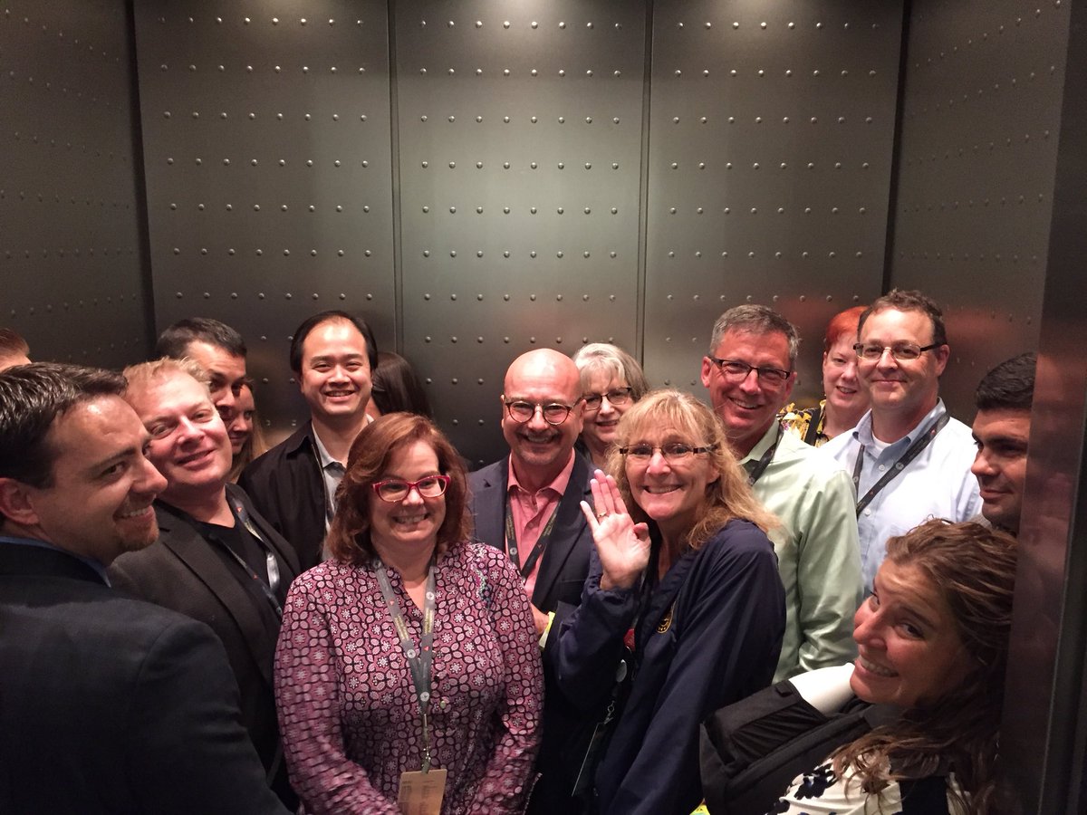 ISPForScience's tweet photo. Great #ASCLD2018 night at the aquarium. Idaho decided that they would swim home they liked it so much!!! #AtlantaDownpour https://t.co/805n2nau4h