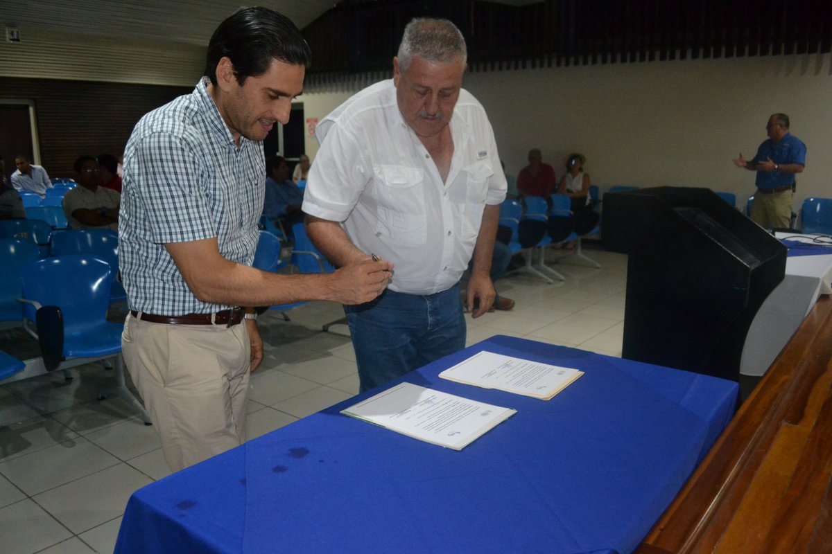 ADEZN01's tweet image. Viernes 18 de Mayo, 2018. Firma de Convenio  
MARCO DE COOPERACIÓN ENTRE EL COLEGIO DE INGENIEROS AGRONOMOS DE COSTA RICA y la AGENCIA PARA EL DESARROLLO DE LA ZONA NORTE (ADEZN)