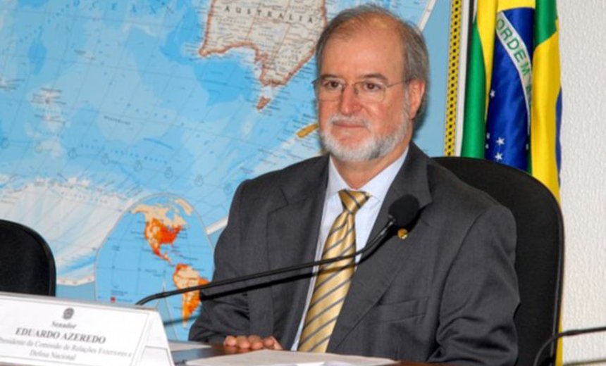 aratuonline's tweet photo. Ex-governador de Minas Gerais se entrega à Polícia. Leia mais em https://t.co/Rm5jPJZkUo | #mensalãotucano #Azeredo https://t.co/7qj9hXppbQ