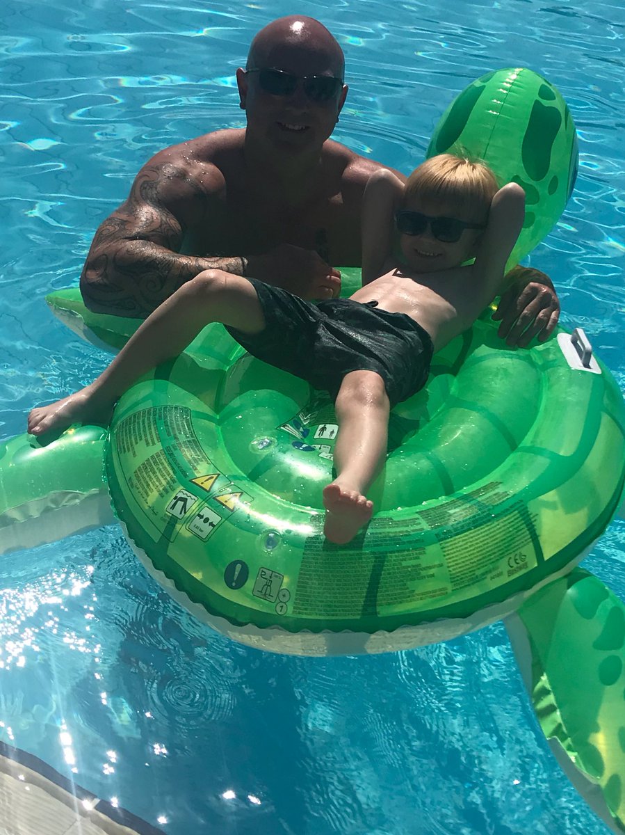 phillyboy1978's tweet photo. Everyday is pool day #candiapark https://t.co/Xainap8gKj