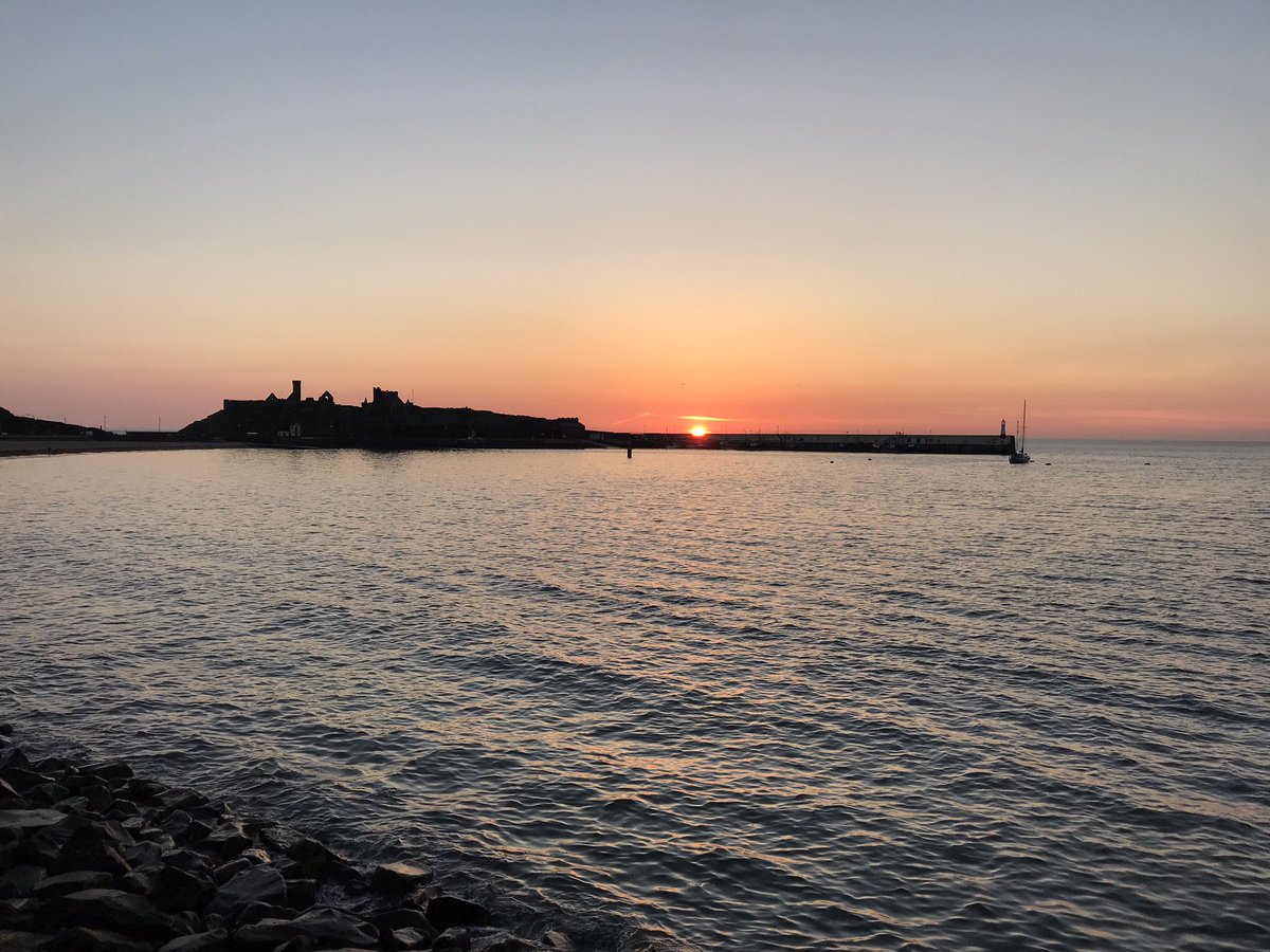 ManxRadioMSport's tweet image. A glorious sunset over Peel tonight #NotLongToGoNow #TT2018 #iom #iomtt