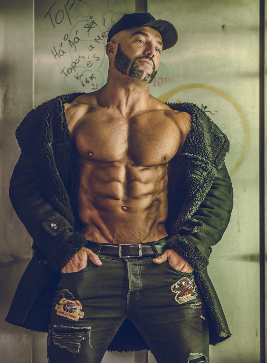 lopes_trainer's tweet photo. “No one is you and that is your power” 📸 @fitness_photographer_portugal #nelsonlopes #nlshredded #nutry4all #mlostrong #classicphysique #ifbbpro #fitness #fitnessmodel #fitnessmotivation #abs #fashion #godsplan https://t.co/6RFHDFf2ht