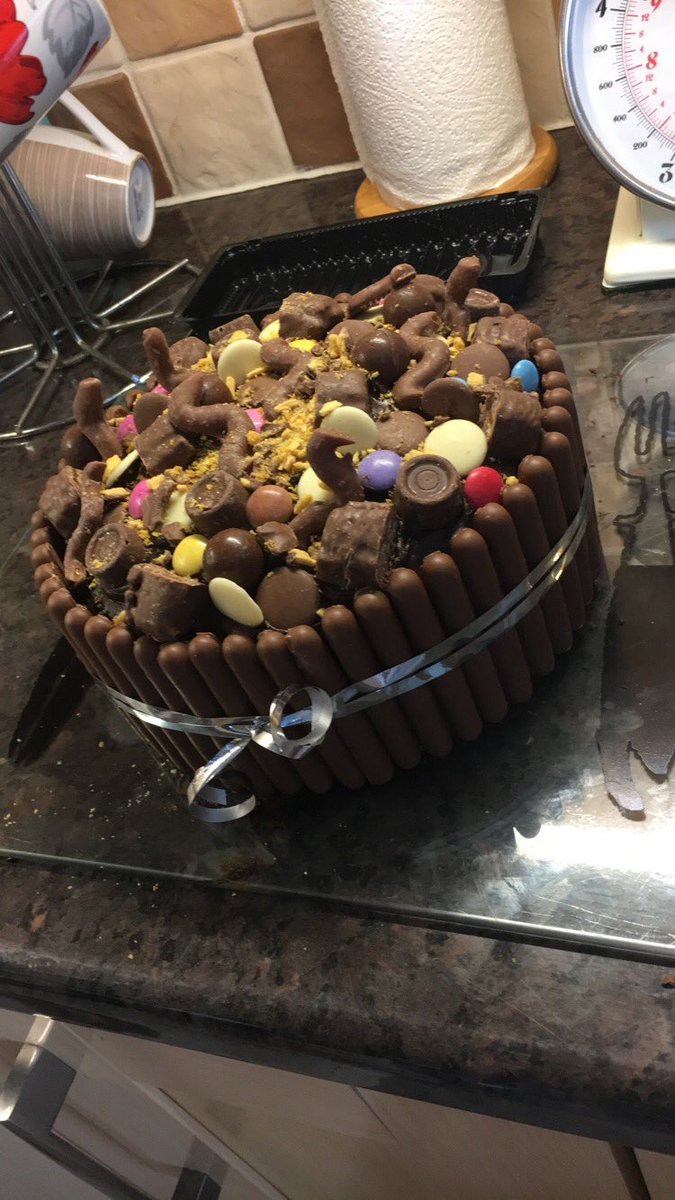 and_reanolan's tweet photo. So I only went and baked a cake ๐ฑ๐ฑ #dontbake #notmaryberry #hubbiesbirthday #20millioncalories #justabitchuffed https://t.co/U4sa6LPvEF