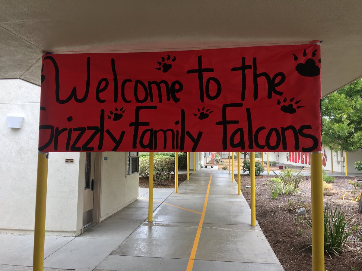 stephvasquez25's tweet photo. Our @Olive_Falcons future @Grapevine_VUSD Grizzlies on their school tour today.  Amazing job by the @olavide_rafa and the @Grapevine_VUSD Team! #wave https://t.co/Zu7qdrW6sp