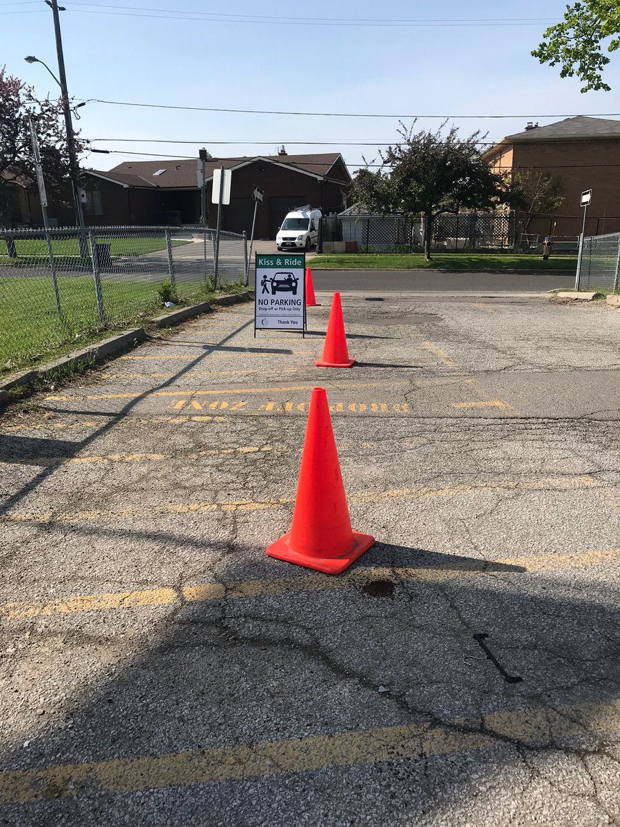 TumpaneSAC's tweet photo. Well Done #StanleyPS !! All @tdsb schools should have a safe drop off and pick up zone.  @tumpaneps please help implement a solution to keep our children safe! https://t.co/14cIPJqU6g