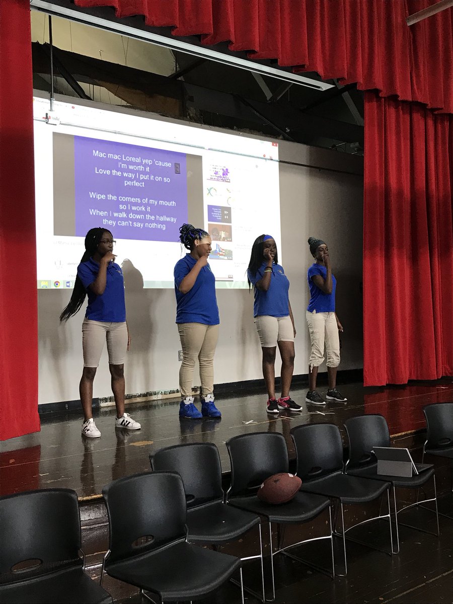 Getting ready for our show!  #steamperformance #mylipgloss #stemplus <a href="/_mshanson/">Audrey Hanson</a> <a href="/robertsisgreat/">Mr. Roberts</a> <a href="/MrRichT1P/">Tyrone Richardson</a> #Bstemhartford