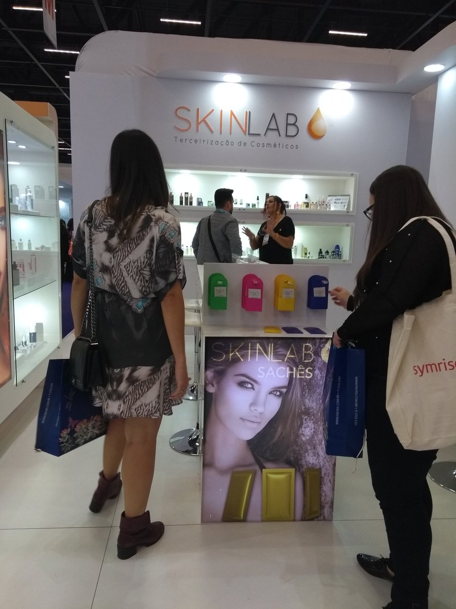 AdhespackGroup's tweet photo. O sachê é uma das ferramentas mais versáteis no mercado de cosméticos. A #SkinLab tem uma variedade de modelos e tamanhos para atender as necessidades dos clientes.
Vem conhecer as aplicações aqui no estande do @AdhespackGroup na #FCECosmetique. https://t.co/0vljLsZKk0
