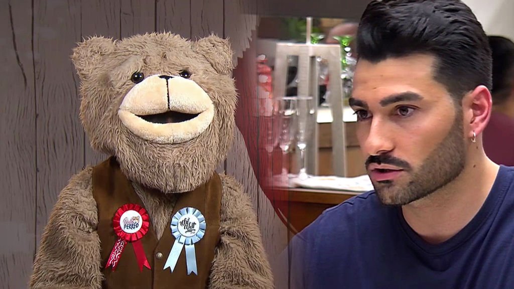 cuatro's tweet photo. Se presenta a su cita vestido de oso de peluche y luego resulta que se parece a Maluma #FirstDates647 https://t.co/QPjDt4c3wP https://t.co/nqyBPaAuu4