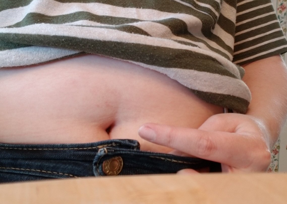 stefsewshizz's tweet photo. @KarenKilgariff I will get dessert with you every 👏 single 👏 time 👏. Look at this dessert belly! #dessert #mfm #belly https://t.co/N1pQ41rfMh