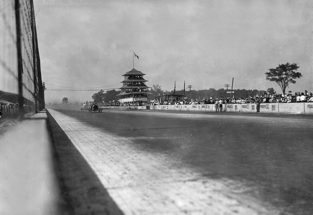 IMS's tweet photo. #500Countdown 4⃣ Days: Harry Grant barrels down the front stretch during the 4th running of the #Indy500 in 1914.

🏯 | #ThisIsMay https://t.co/x7oIJuBxgY