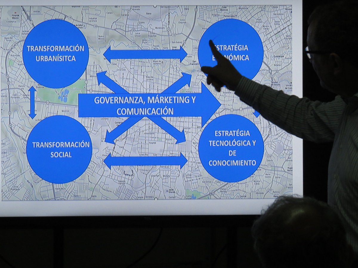ADEZN01's tweet image. Miquel Barceló, actor intelectual y responsable de la transformación de Barcelona en una Ciudad del Conocimiento y la Innovación .Estuvo en la oficina de la ADEZN el pasado viernes 4 de mayo compartiendo la experiencia de los alcances logrados.