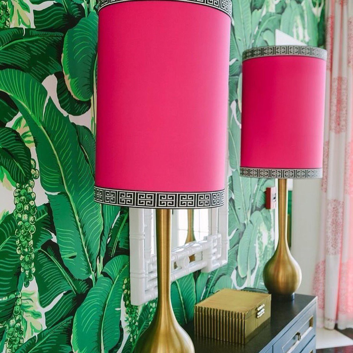 huenoir's tweet image. Go BOLD or Go Home! Perfect color combo for the season💚💖 #ColorInspo #BeautyInColor 📸: @fashion_arch