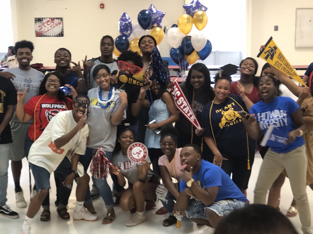 lchs2college's tweet photo. 🎉CONGRATULATIONS🎉 to all of our college and military-bound seniors! 👏🏽🎓 Thank you for an amazing year and an even better Decision Day Breakfast, Class of 2018! 🎉🐝 #decisionday2018 #bettermakeroom #reachhigher #advisingcorps #dukecac https://t.co/00cbmHMHf2