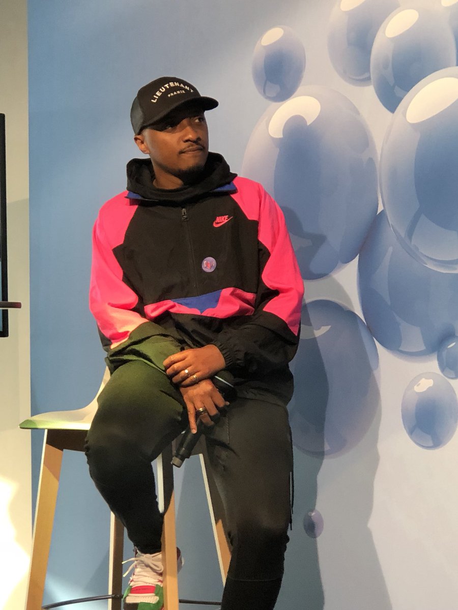 CecileDard's tweet photo. Soprano en special guest pour le lancement des nouveaux Wiko View 2 #Soprano #WikoDreamhack #WikoView2 https://t.co/QuMvyYgOA2