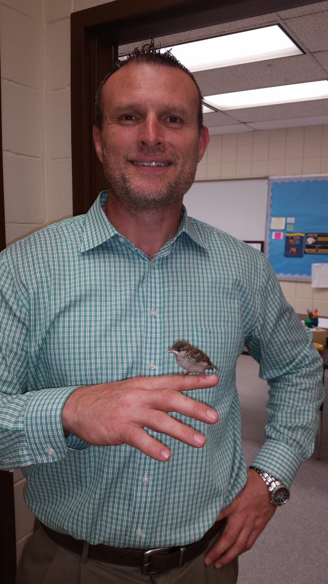 ChristieElman's tweet photo. Mr. Peterson is at one with nature @KellyFSCS! #drdolittle # kelly cares @HPSHOLYOKE @SzrikeHPS https://t.co/C7c1weirI9