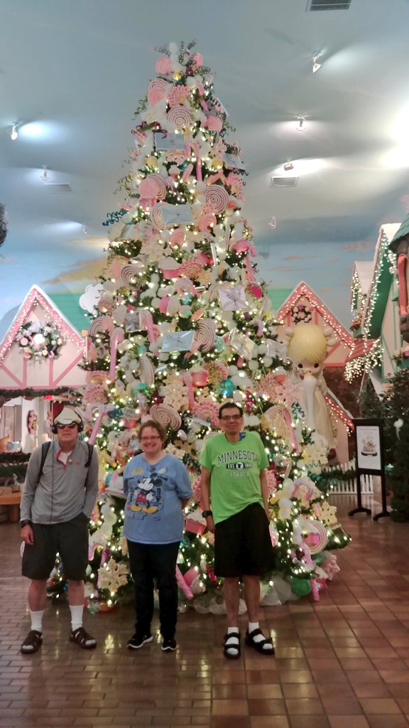 CCRIMercedes's tweet photo. Made a stop at the Precious Moments Chapel before heading to the airport. Boy was it gorgeous in there! #Branson2018 #CCRITrips https://t.co/6nqox85Vrd
