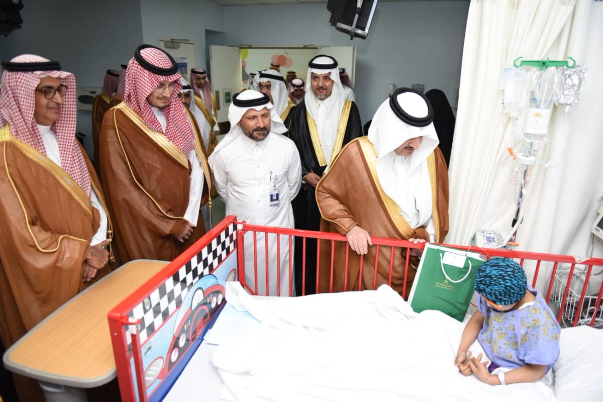 غرفة الشرقية On Twitter مدير الشؤون الصحية بالمنطقة ورئيس لجنة أصدقاء المرضى الدكتور صالح السلوك وعدد من اعضاء اللجنة يزورون اليوم المرضى المنومين في مستشفى القطيف المركزي بمحافظة القطيف ضمن برنامج زيارات اللجنة