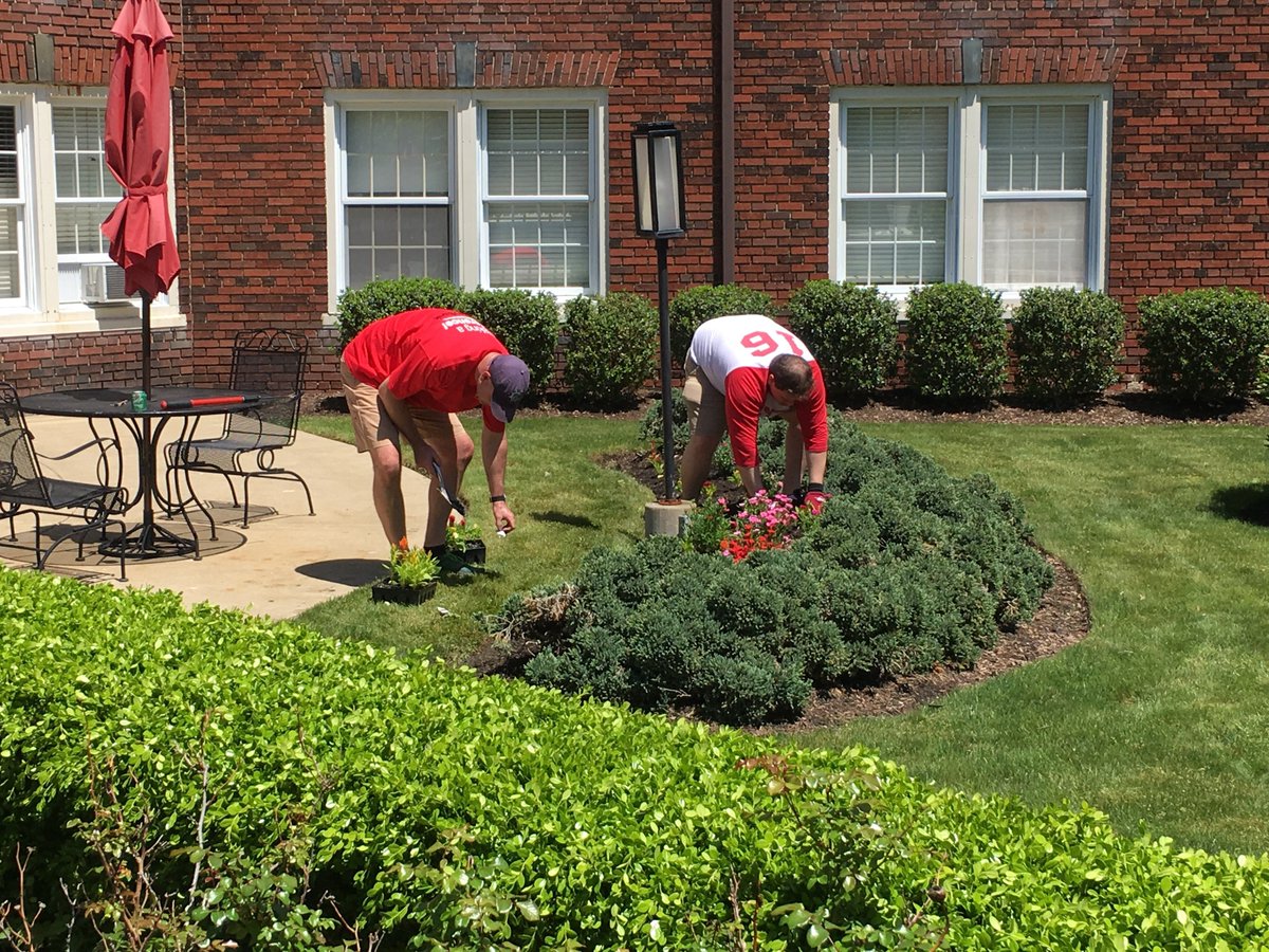 ElizaJennings's tweet photo. Here is the team of @keybank #volunteers at Eliza Jennings Health Campus in Cleveland, demonstrating how #NeighborsMakeTheDifference on KeyBank's annual day of volunteer service. Many thanks for their time and hard work! https://t.co/QQk2yN1gx8 https://t.co/B7Ydq9iKxD