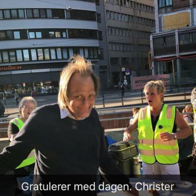 Gateteamet's tweet photo. Koselig kveld, mange innom til og med bursdagsgutten Christer fra #erlikkaffe 🎂 Vi gratulerer 🇳🇴 https://t.co/Q1B0ktAWpe