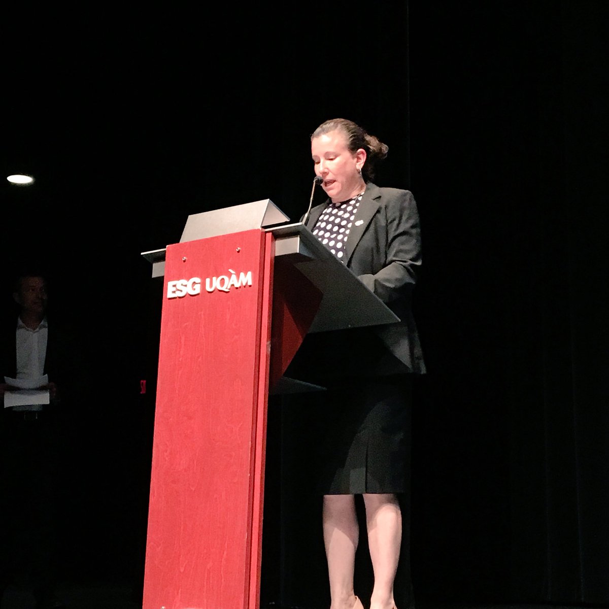 FondationUQAM's tweet image. Nous remettons ce soir les bourses Hélène et Jean-Louis Tassé aux étudiants de l’@esg_uqam! #boursesUQAM #100millionsUQAM