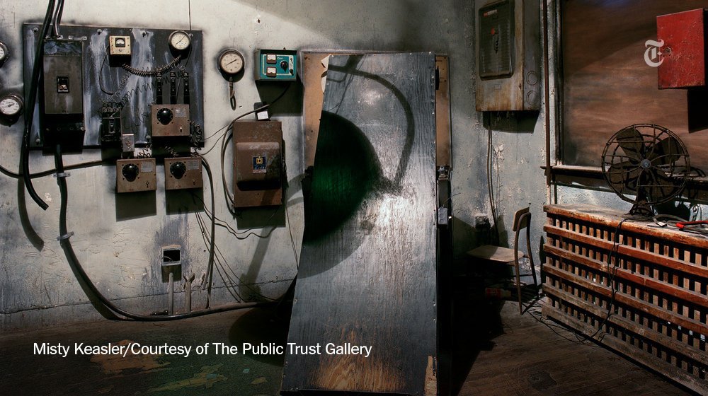 nytimesphoto's tweet photo. In America, haunted houses allow people living in relative quiet to simulate the feeling of risk https://t.co/lCgI3RTuIo https://t.co/E7RPLldEvk