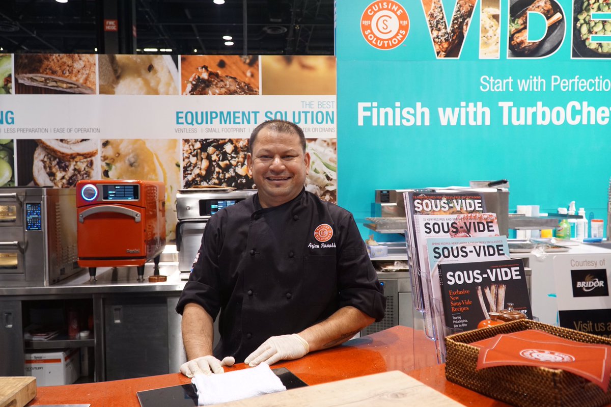 menusifu's tweet photo. What a great time we had at #NRAshow2018 ! Thank our friends @KronosFoods @SousVideCuisine @mysilpat for sharing the latest trends with us. https://t.co/wlITIjME1c