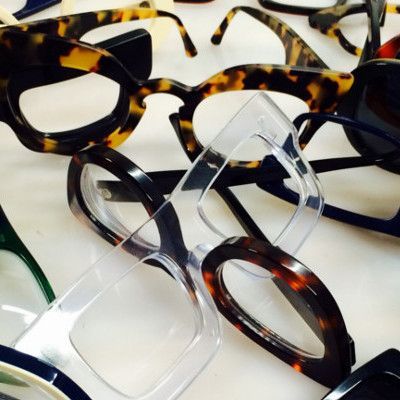 Go against the stream and fall for custom-made glasses: unique, personalized and trendy! 😎 bit.ly/custom-made-gl…
#amazingeyewear #custommade #designer #independentbrand #opticians #independentbrand #fashion #glasses #magazine #fancyglasses #lifestyle  
📸 <a href="/GuildEyewear/">GUILD eyewear</a>