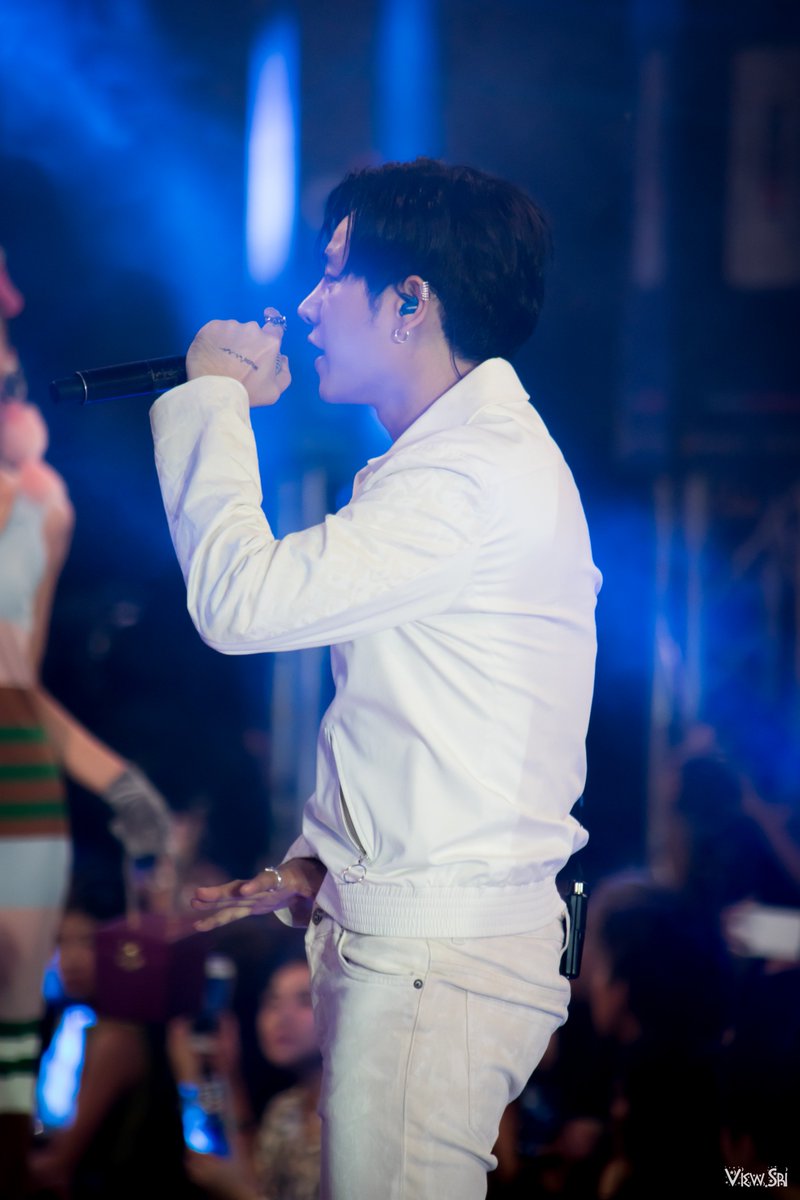 ViewZiiKudpho's tweet photo. เป็น2รูปที่แต่งยากมากกกกกก
เพราะต้องคอยดึงสติตัวเองตลอดเวลา 🤣🤣🤣
#เป๊กผลิตโชค
#PeckPalitchoke
#palitgallery
#EMFASHIONICON
#EMFierceFashion
#EMFierceFashionEP2
#ViewSri https://t.co/2hQ2fbTEwP