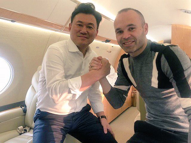 楽天三木谷社長 ジェット機の前でとイニエスタと共に写真に収まり これから新しい友達を連れて東京に帰ります 一方日本では 築地にベッカムおるんやけどwww リアルウイレレが日本で始まる予感 Togetter 楽天三木谷社長 ジェット機の前でとイニエスタと共に写真に収まり これから新しい友達を連れて東京に帰ります 一方日本では 築地にベッカムおるんやけどwww リアルウイレレが日本で始まる予感 Togetter