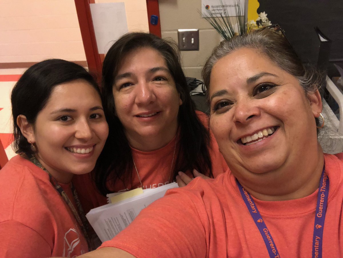 GTlanguagearts's tweet photo. Teachers teaching teachers @gtprincipal186 @GT4thGrade @MrsIRdrgzRdg5 @sbmeyer2 @GTGrizzlyBears https://t.co/hSSzmAJugq